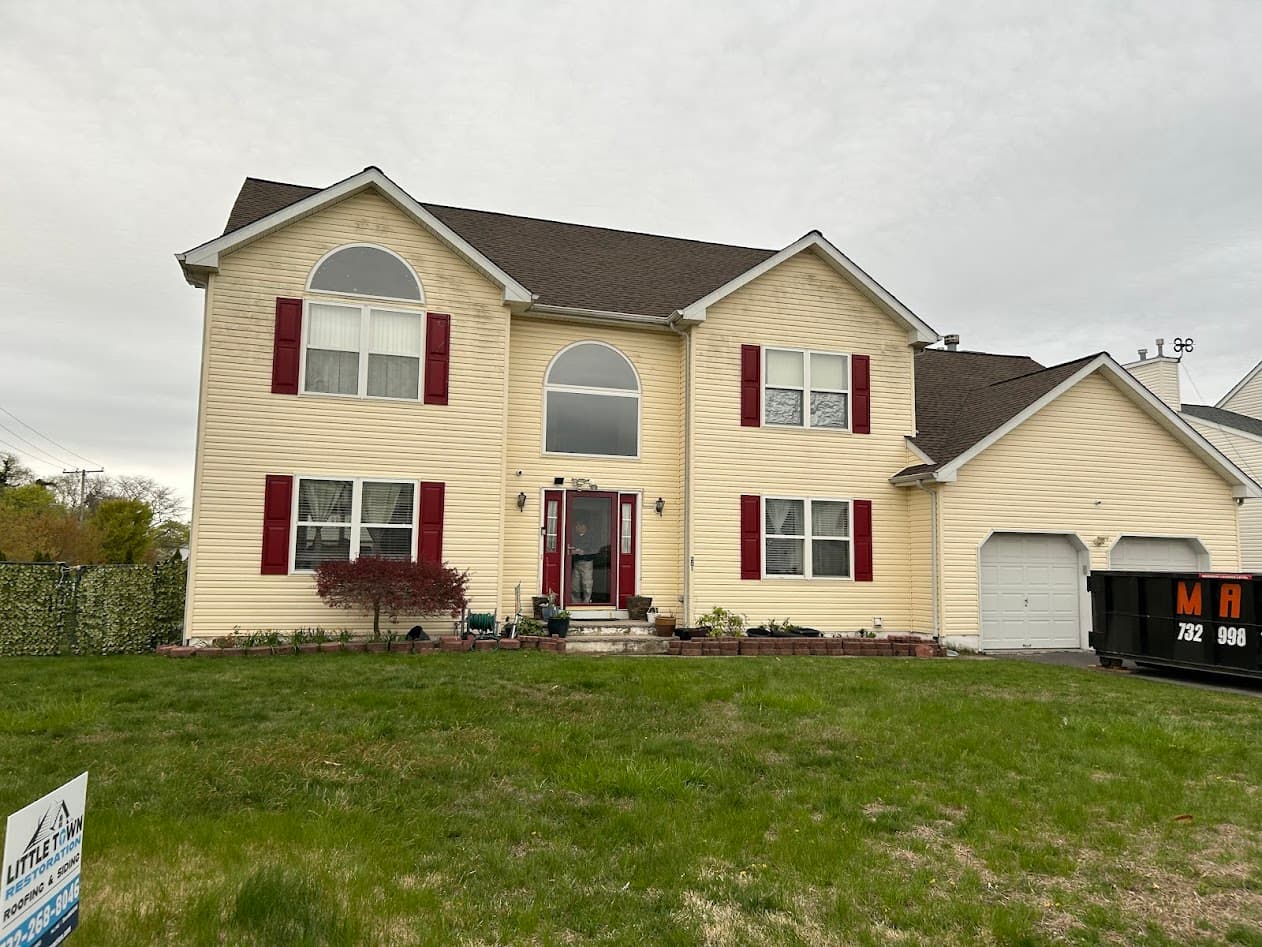 Yellow vinyl siding installation